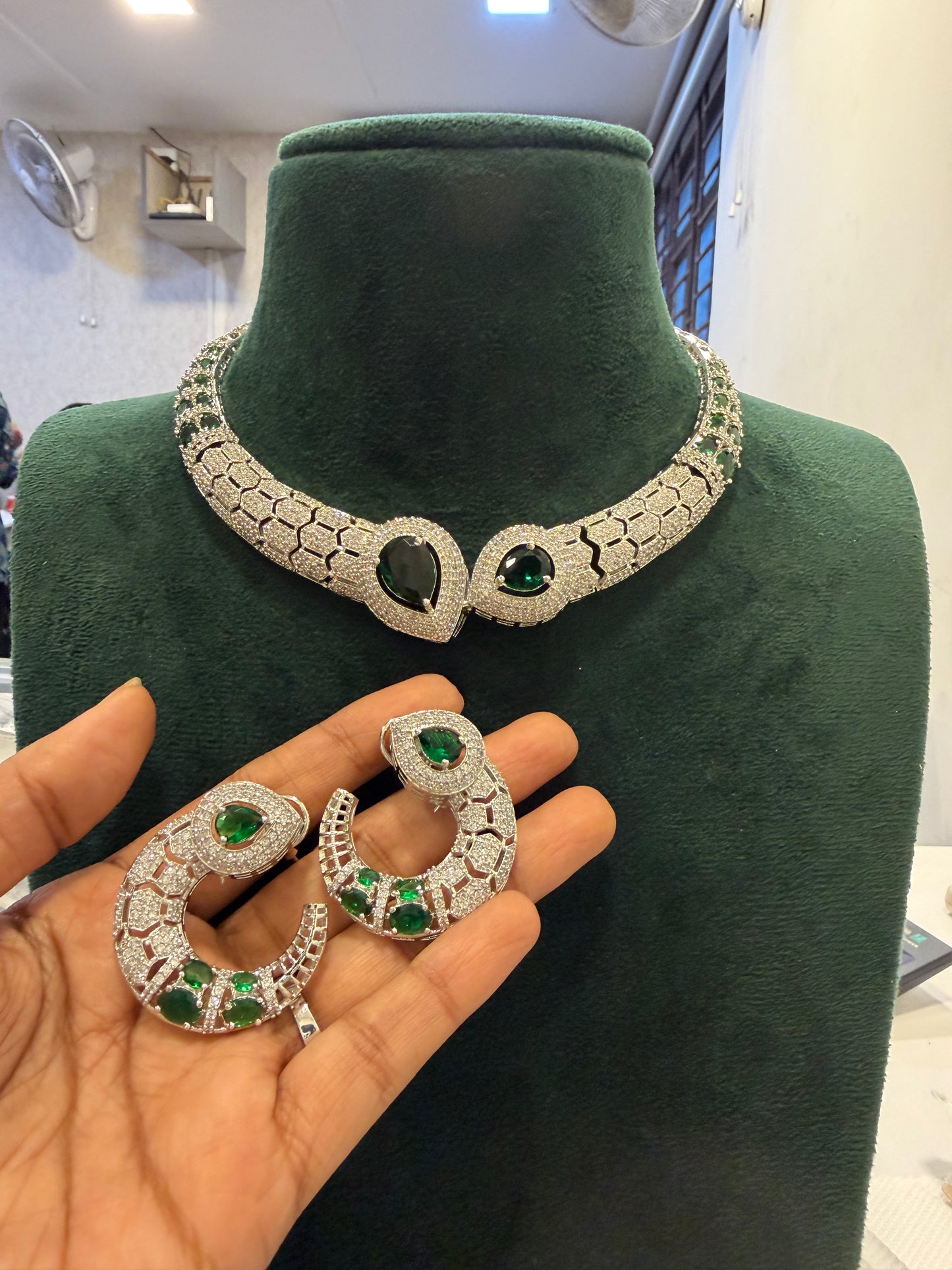 Rozario Emerald and Diamond Set