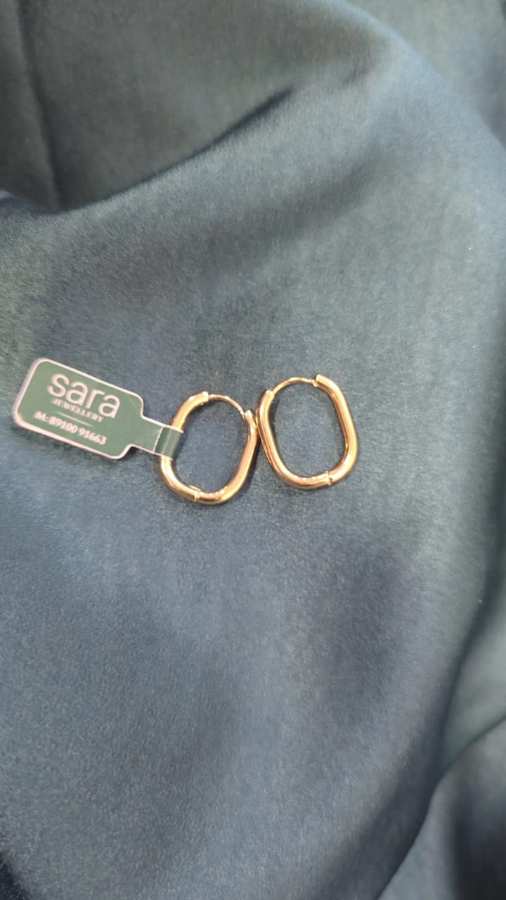 Minimal Gold Oval Hoops