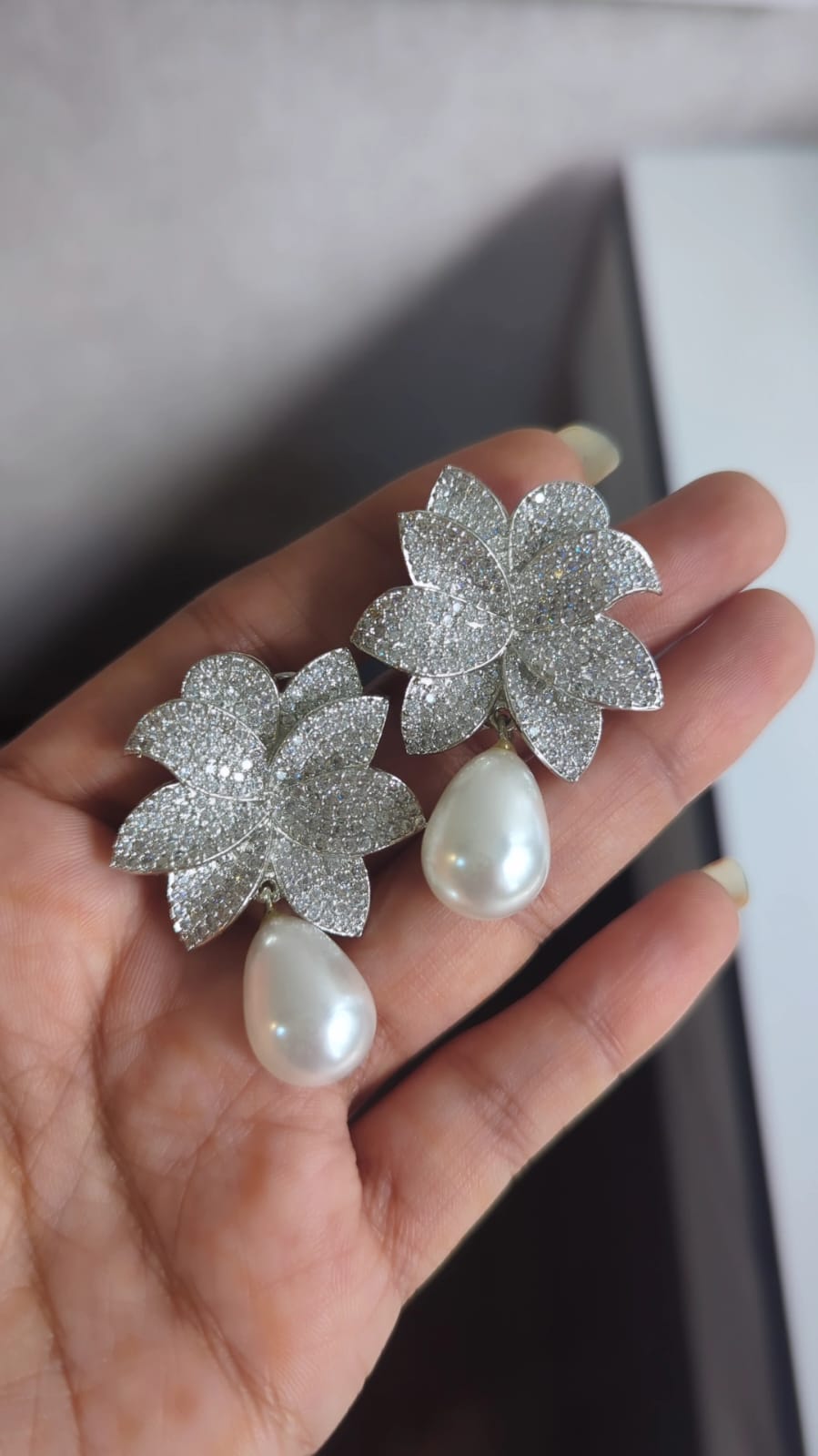 Sonu Pearl Earrings