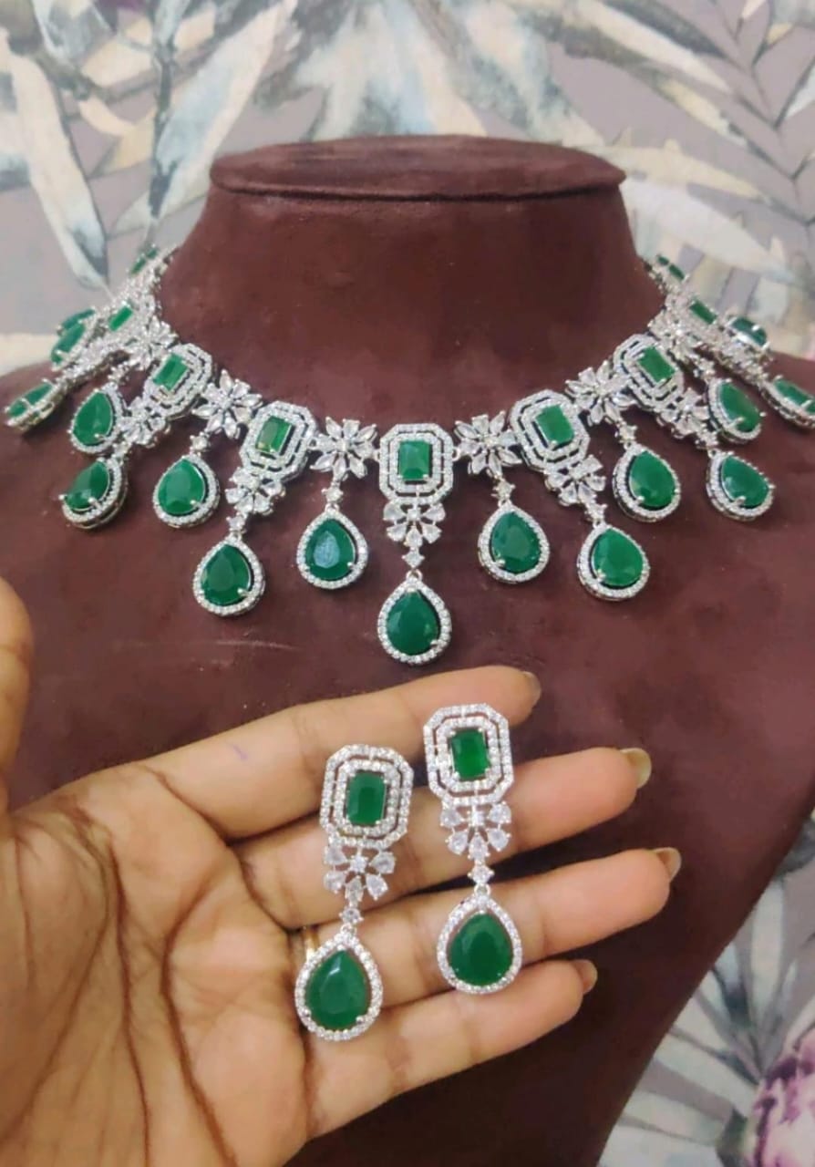 Urmi Emerald Set