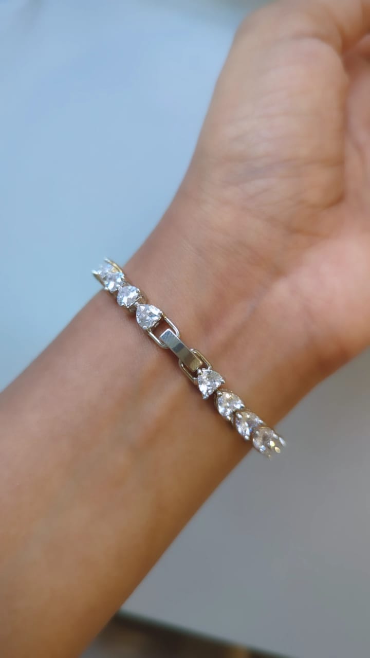 Rani Solitaire Tennis Bracelet