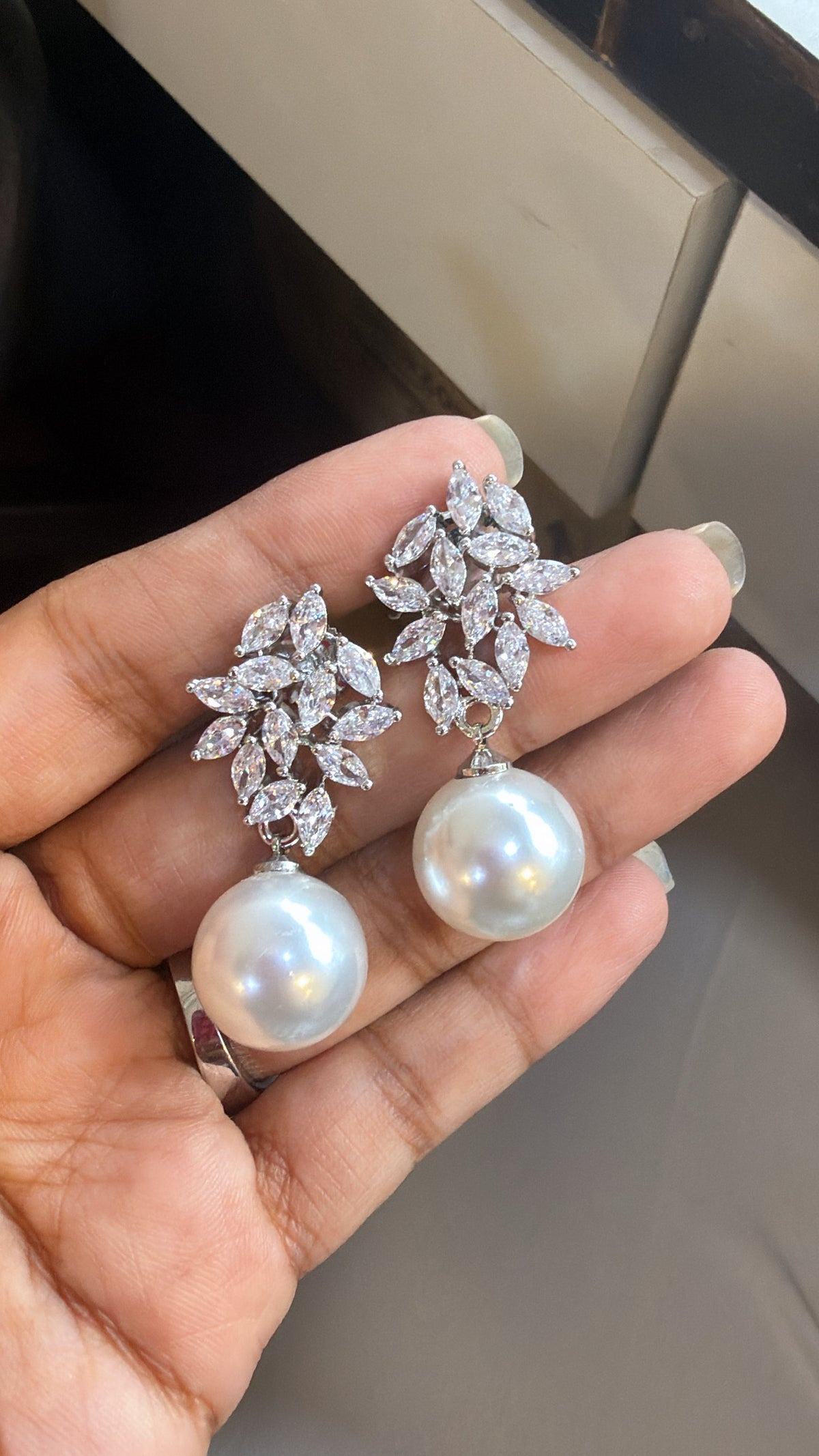Saanjh Pearl Earrings