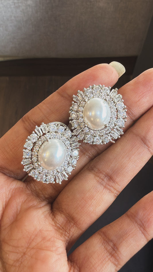 Nisha Pearl Studs