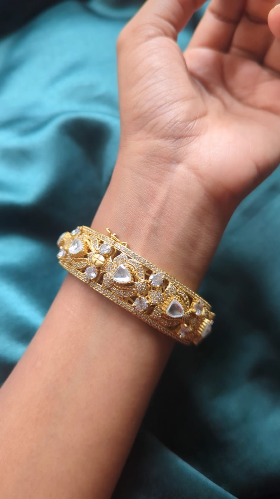 Indu Jadau Bangle