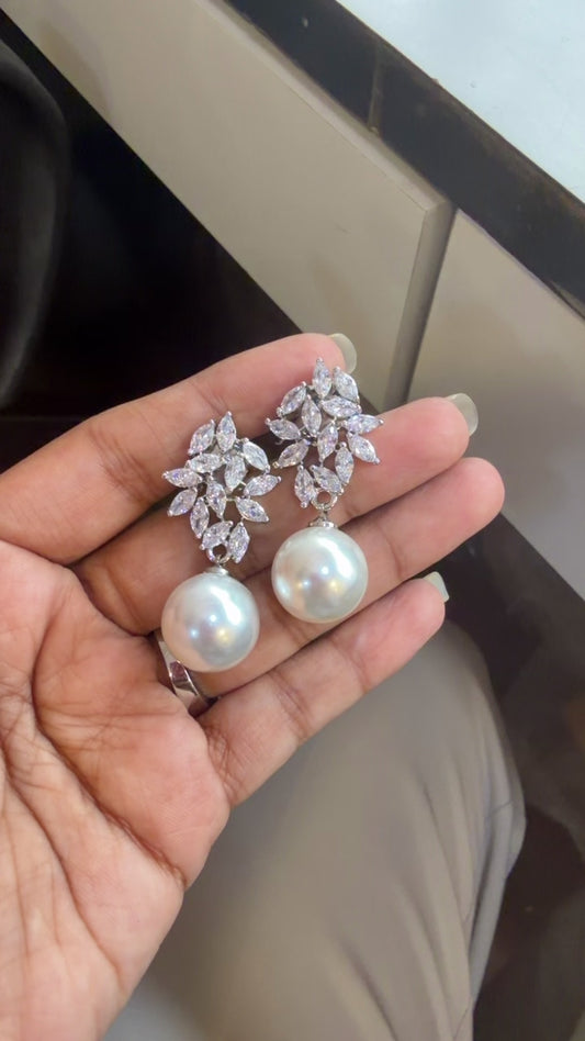 Saanjh Pearl Earrings