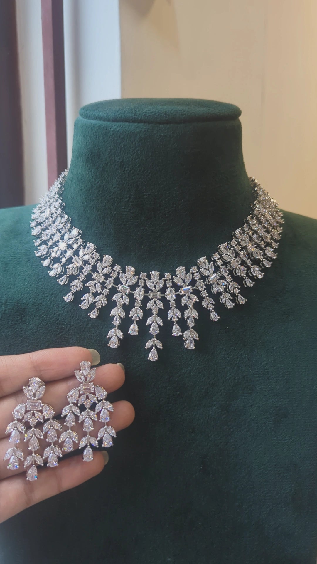 Hitesha Diamond Necklace Set