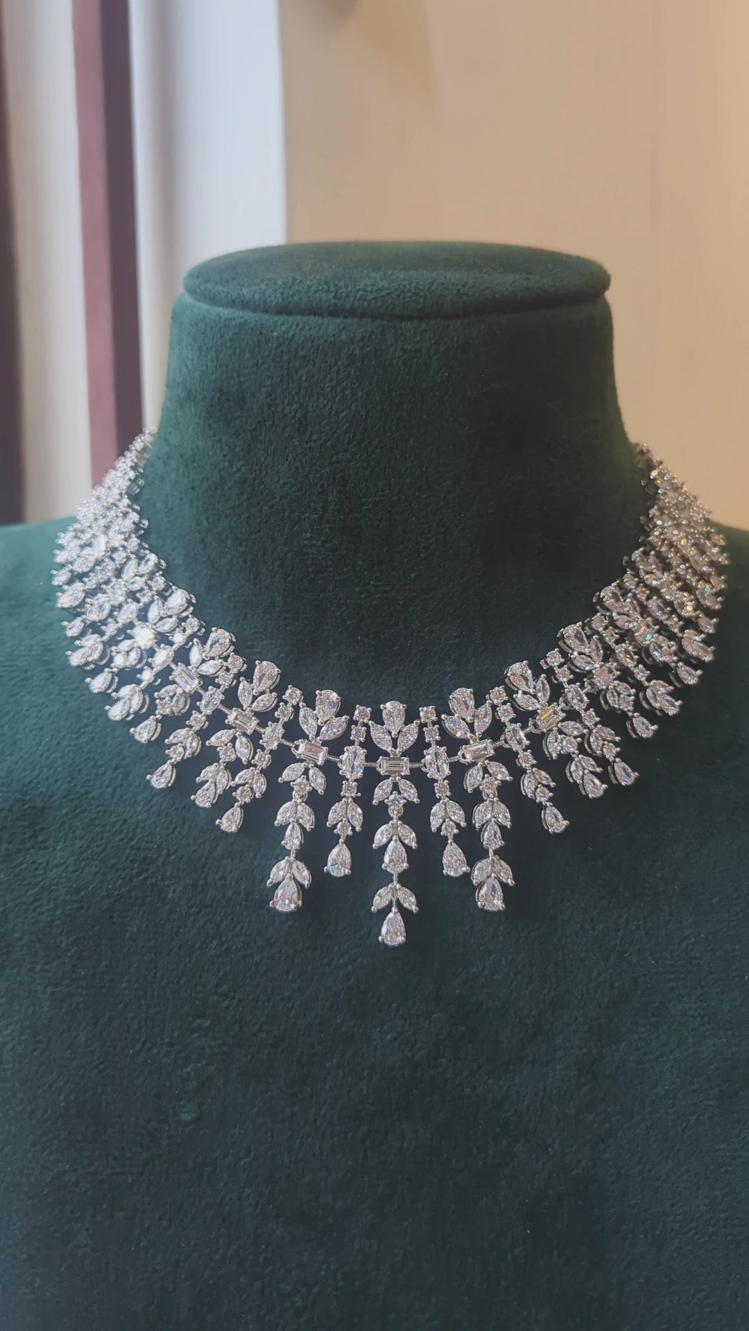 Hitesha Diamond Necklace Set